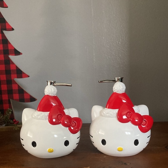 NWT- 1- Beautiful HELLO KITTY- Christmas Holiday Soap Dispenser - Picture 12 of 14